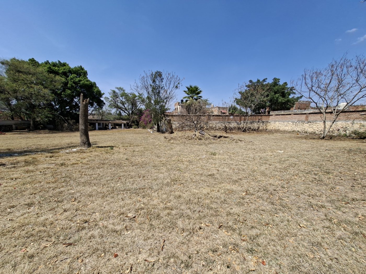 TERRENO VENTA CAJITITLAN SOBRE CALLE PRINCIPAL 2 FRENTES . CERCA DE LA LAGUNA Y EL TEMPLO